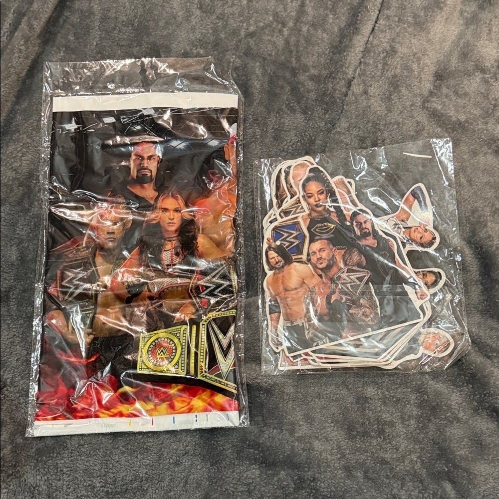 Wrestling party tablecloth and cake topper Set